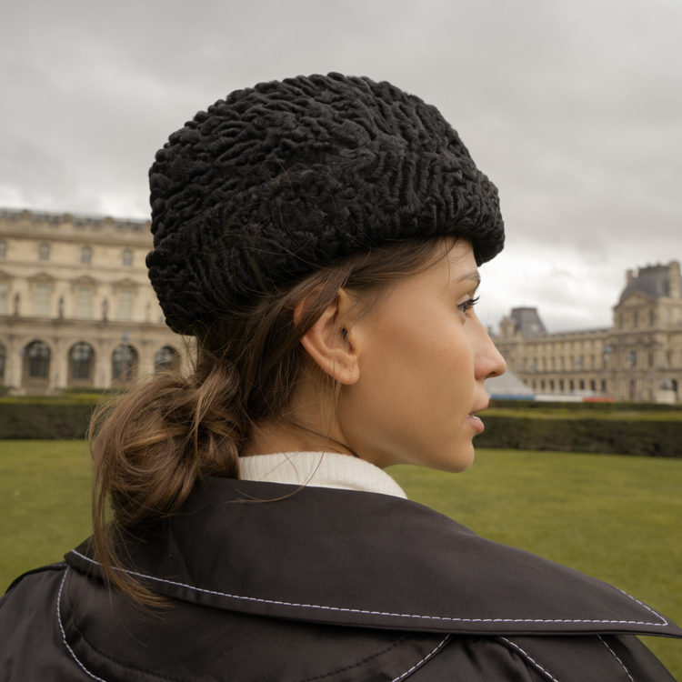 Вещь дня: каракулевый «пирожок» Cocoshnick Headdress